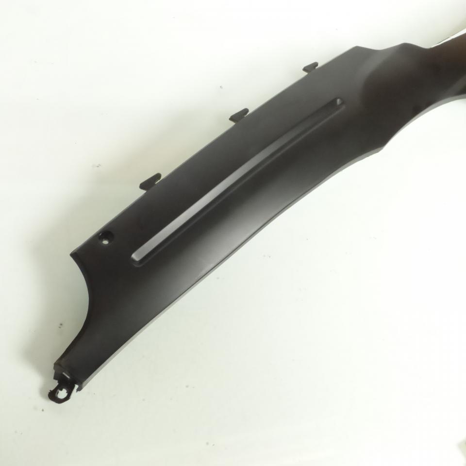 Sabot bas de caisse droit origine pour Scooter Benzhou 50 QT TB00-070301005 / noir mat Neuf