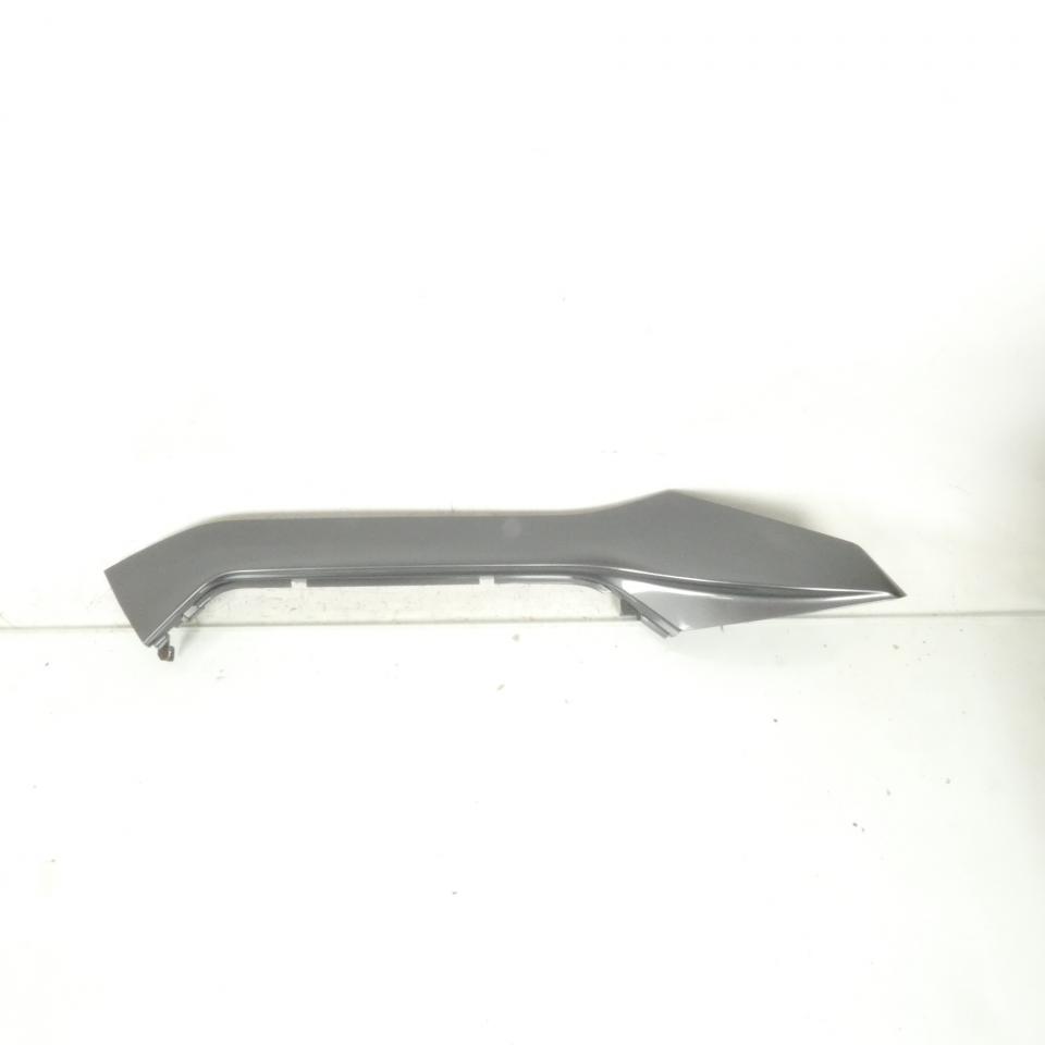 Sabot bas caisse sup droit pour scooter Peugeot 400 Metropolis Eu4 781916I9 Gris